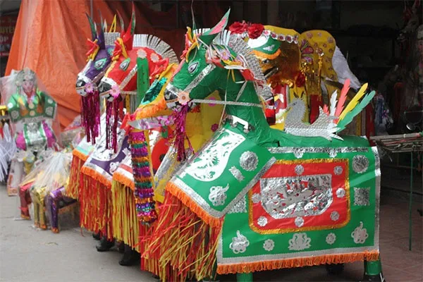 Con ngựa giấy trong ngày cúng ông táo miền trung
