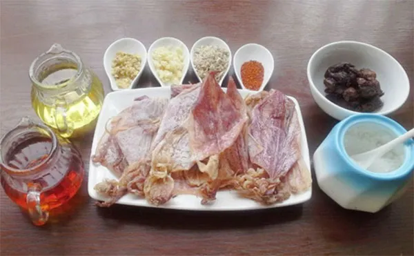 Hướng dẫn cách làm món mực khô rim me thơm ngon