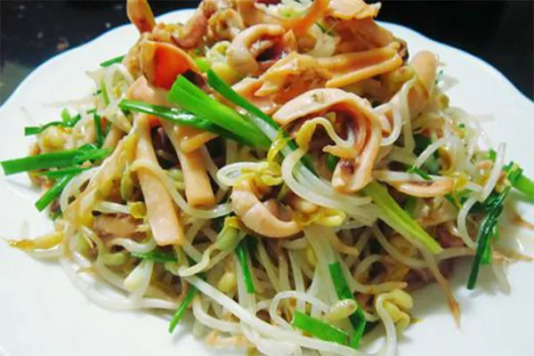 Hướng dẫn cách làm món mực khô xào giá ngon miệng