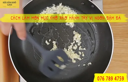 Mực khô xào hành tây