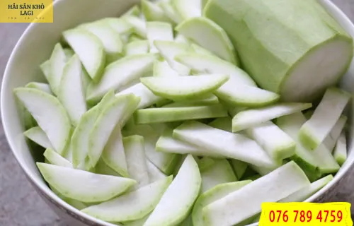 tôm khô nấu bầu