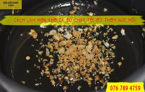 Khô cá đù cháy tỏi ớt