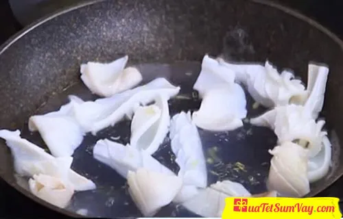 món mực xào chua ngọt