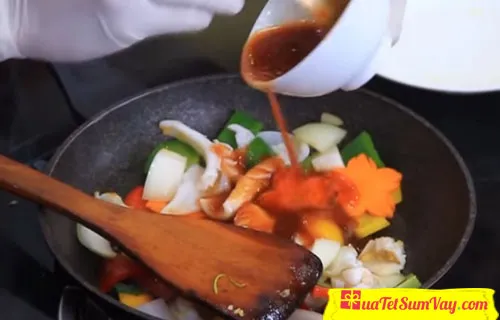món mực xào chua ngọt