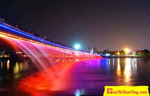 Cầu Ánh Sao, Hồ Bán Nguyệt Quận 7